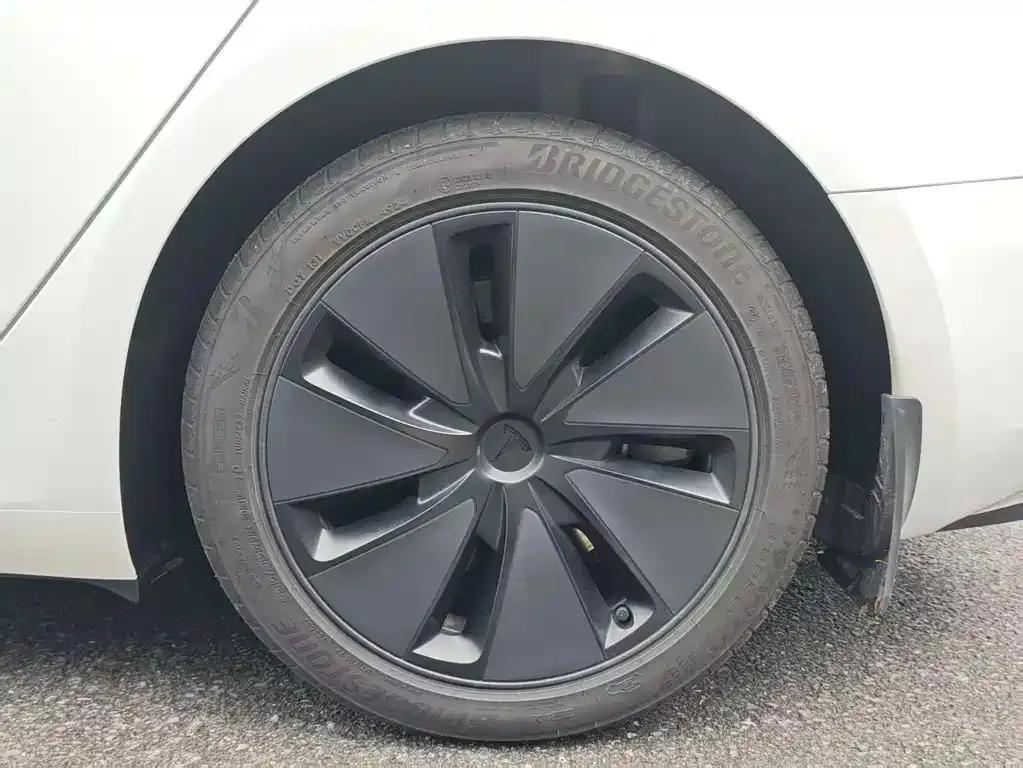 Tesla Model 3 — фото 5
