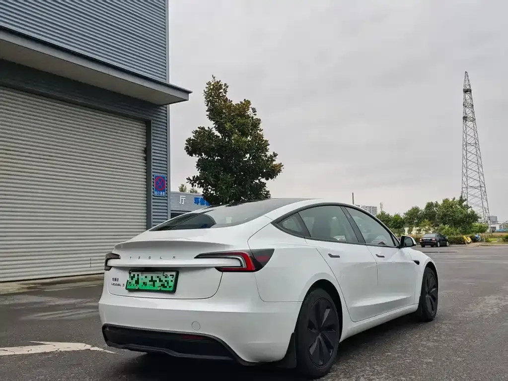 Tesla Model 3 — фото 7