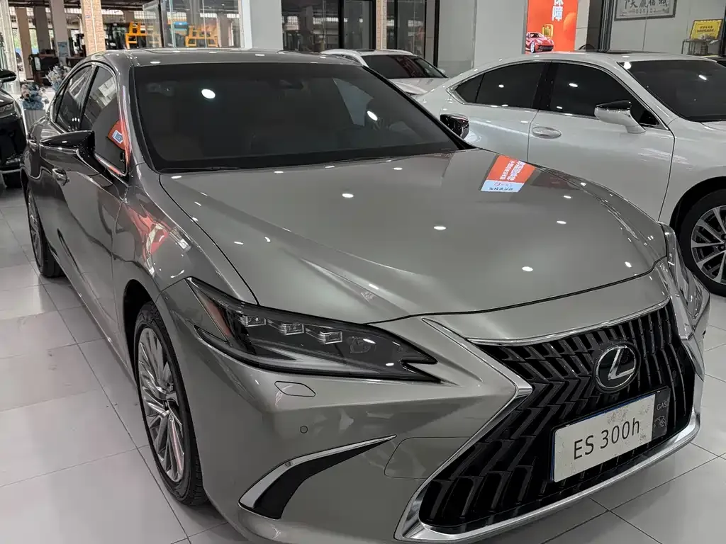 Lexus ES — фото 1