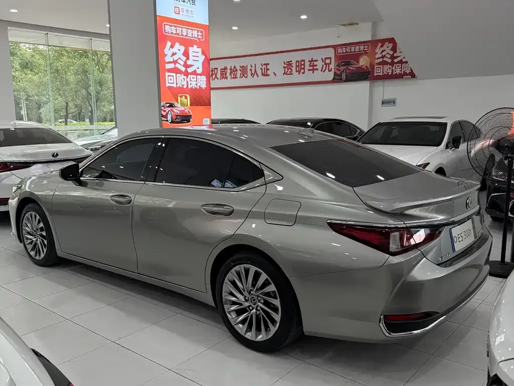 Lexus ES — фото 10