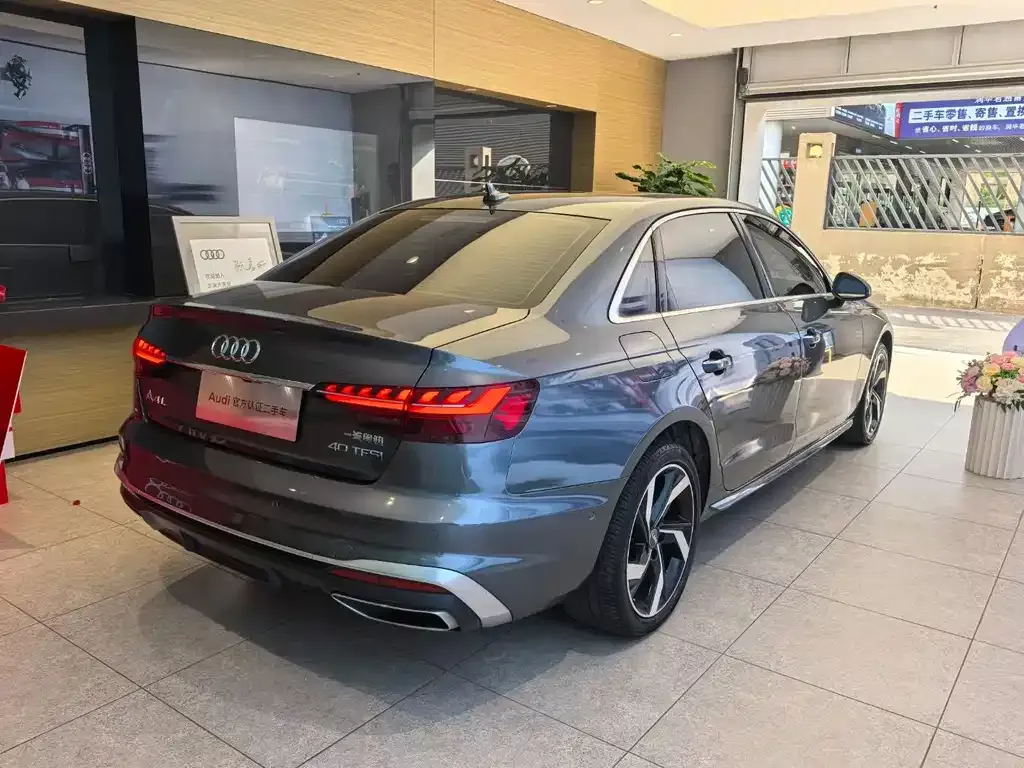 Audi A4L 2022 из CN, фото 4