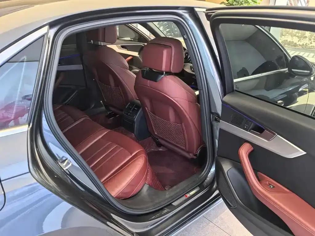 Audi A4L 2022 из CN, фото 9