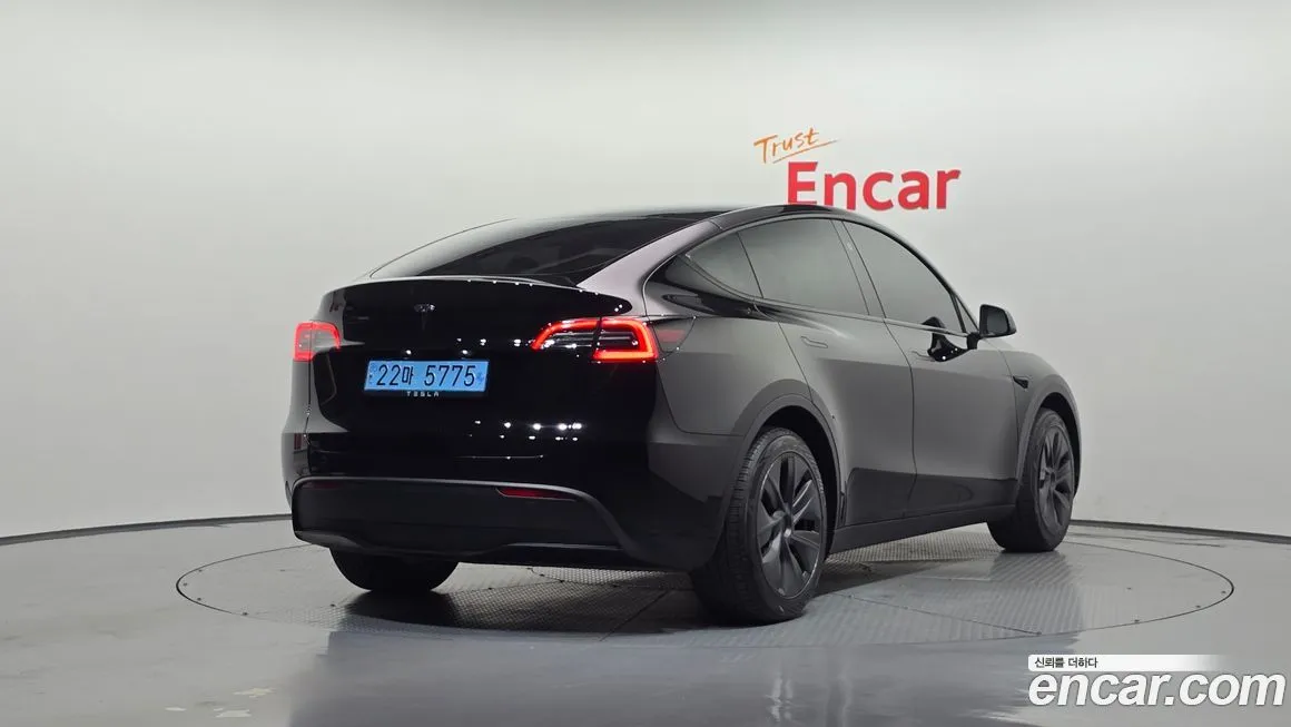 Tesla Model Y 2024 из KR, фото 2