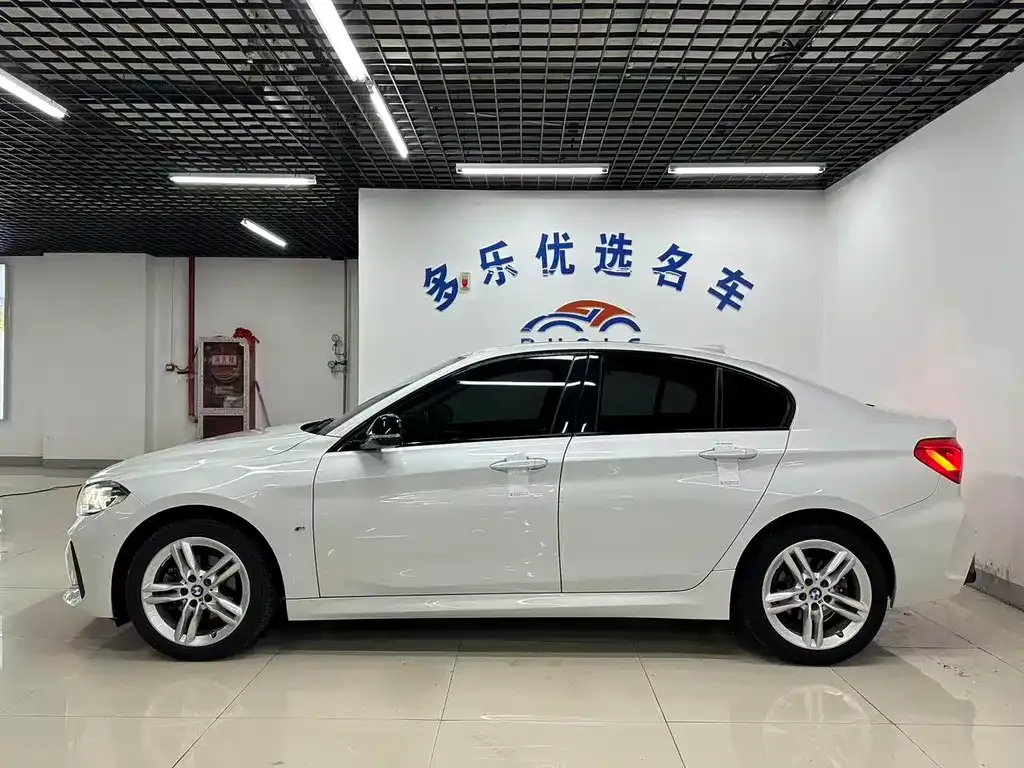 BMW 1 Series 2021 из CN, фото 9