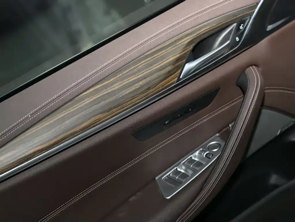 BMW 5 Series — фото 10