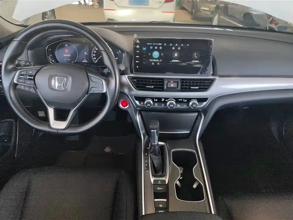 Honda Accord — фото 10