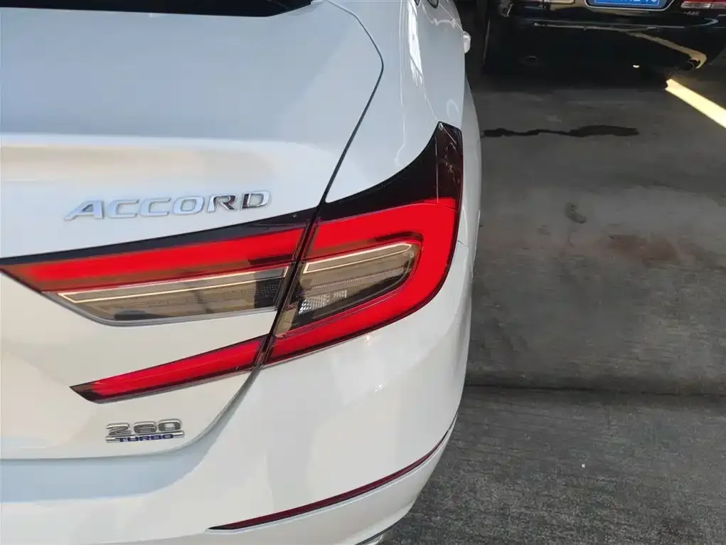 Honda Accord — фото 8