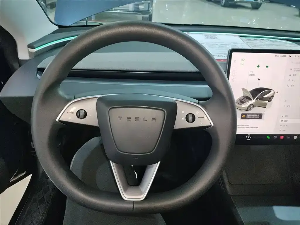 Tesla Model 3 — фото 10