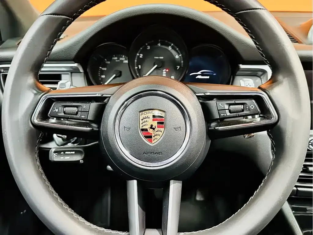 Porsche Macan — фото 10