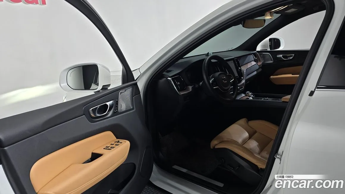 Volvo XC60 — фото 10