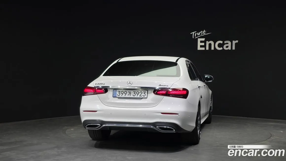 Mercedes-Benz E-Class — фото 4
