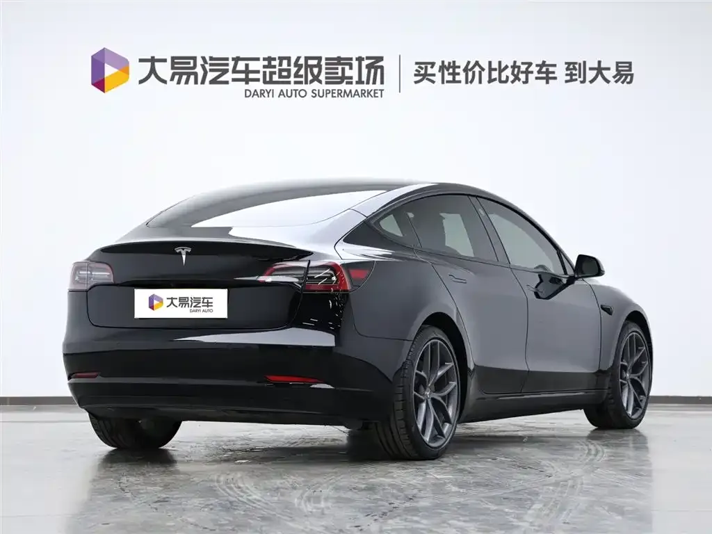 Tesla Model 3 — фото 3