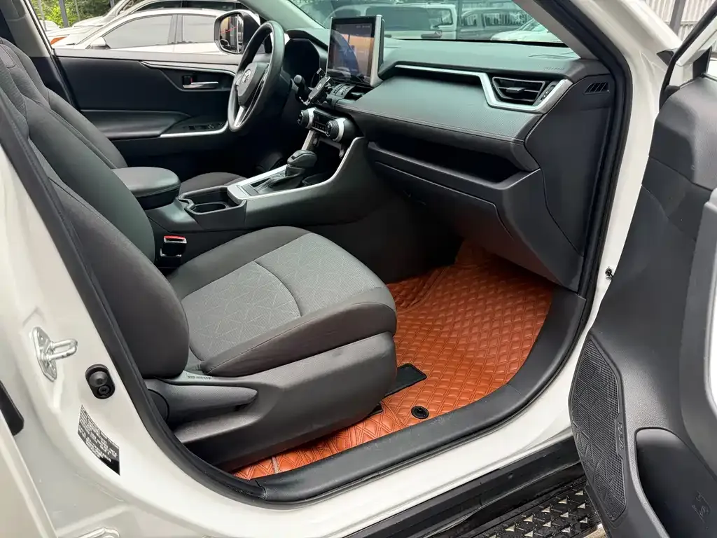 Toyota RAV4 2021 из CN, фото 8