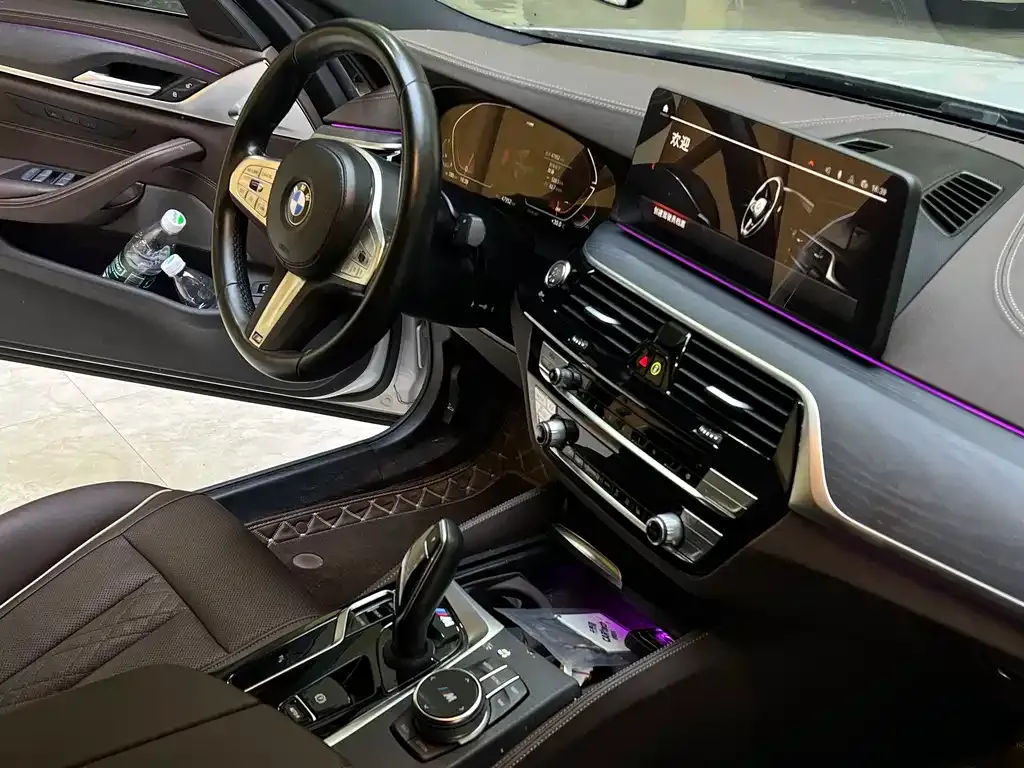 BMW 5 Series 2023 из CN, фото 7