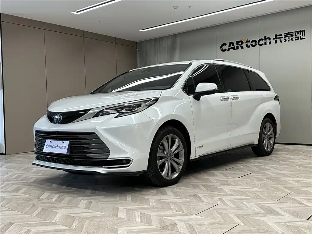 Toyota Sienna 2023 из CN, фото 1
