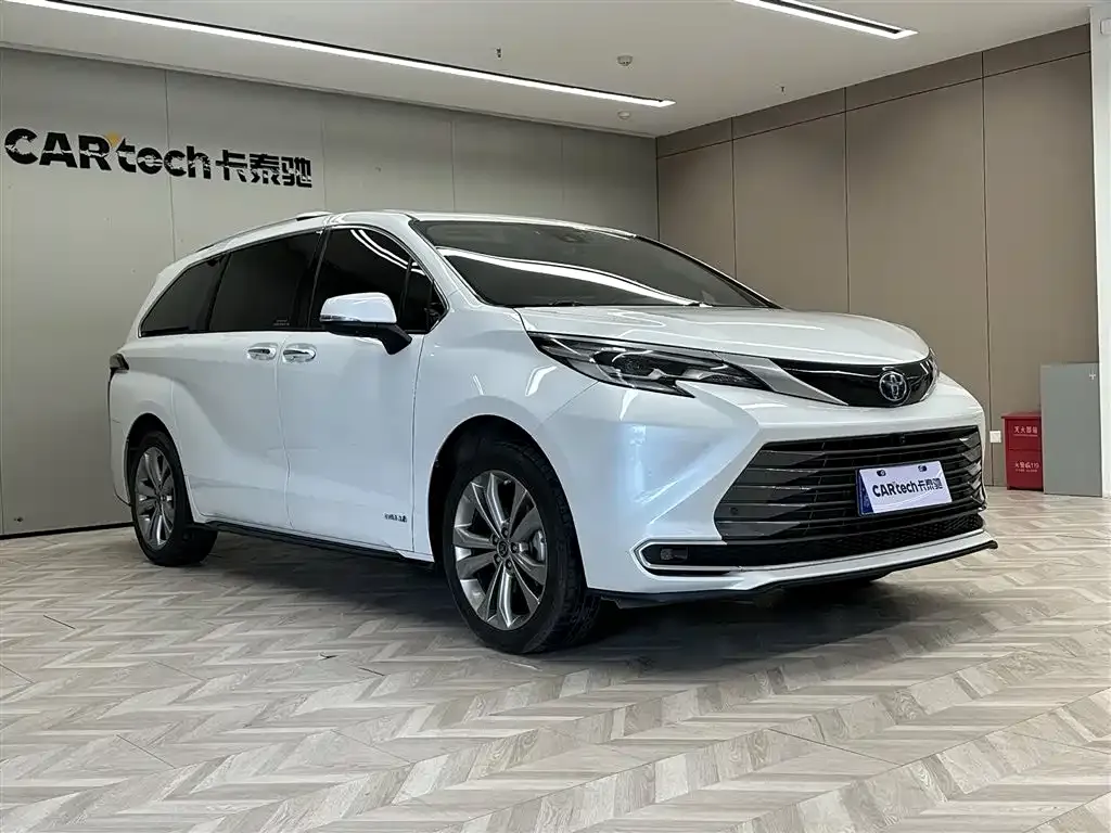 Toyota Sienna 2023 из CN, фото 2