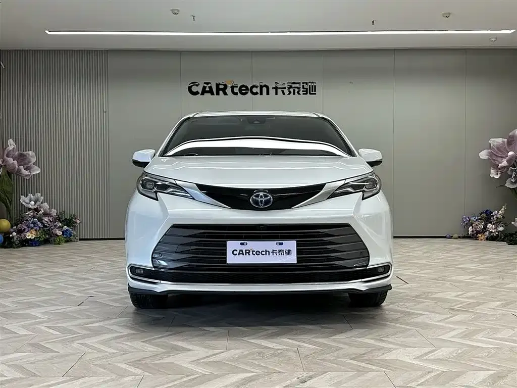 Toyota Sienna 2023 из CN, фото 3