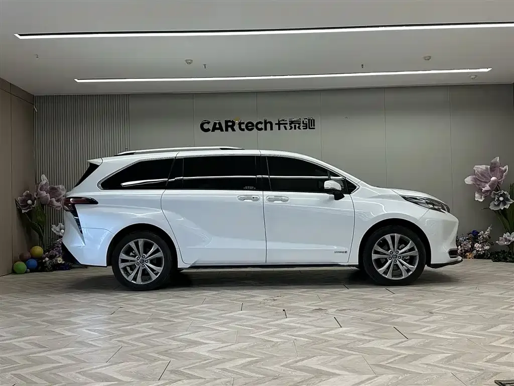 Toyota Sienna 2023 из CN, фото 4