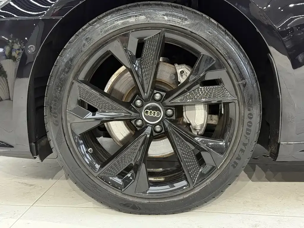 Audi A7L 2024 из CN, фото 8
