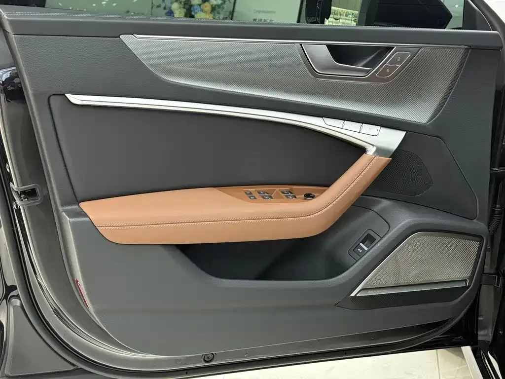 Audi A7L 2024 из CN, фото 9