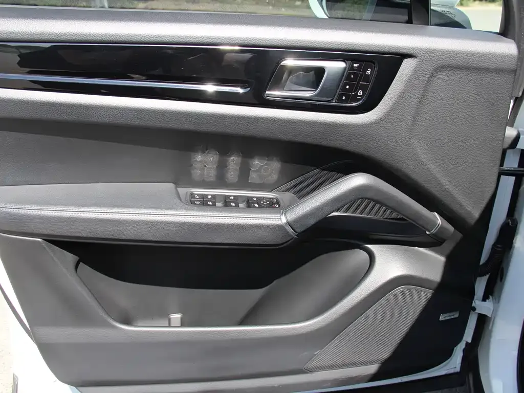 Porsche Cayenne Hybrid — фото 10