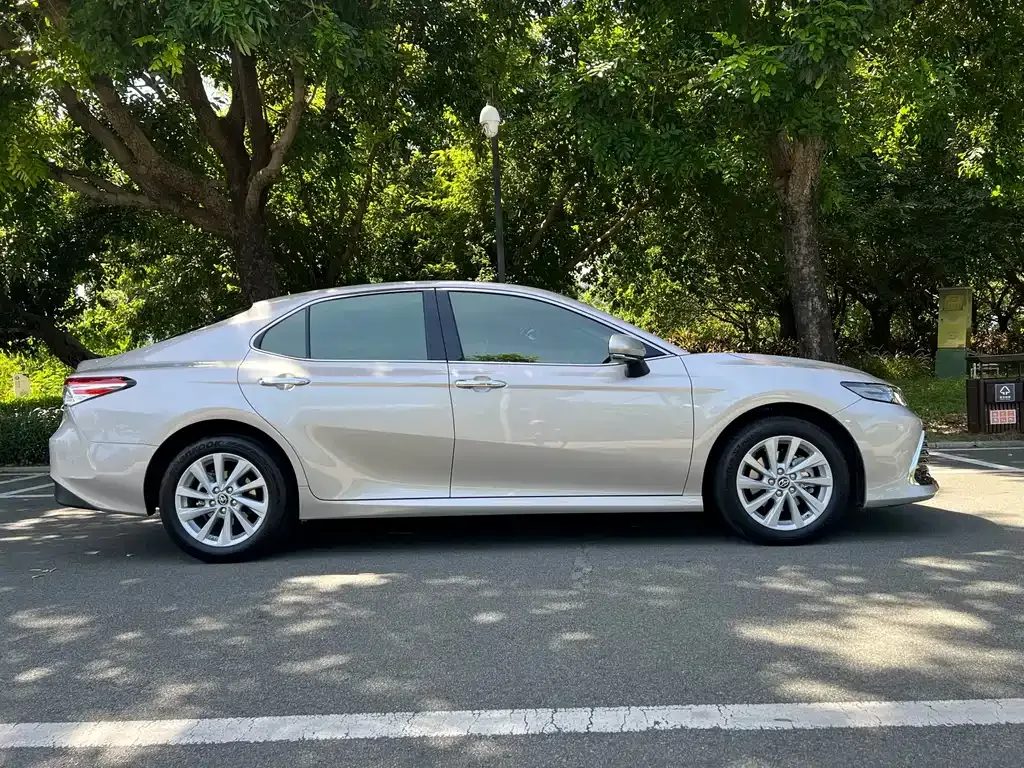 Toyota Camry 2023 из CN, фото 10