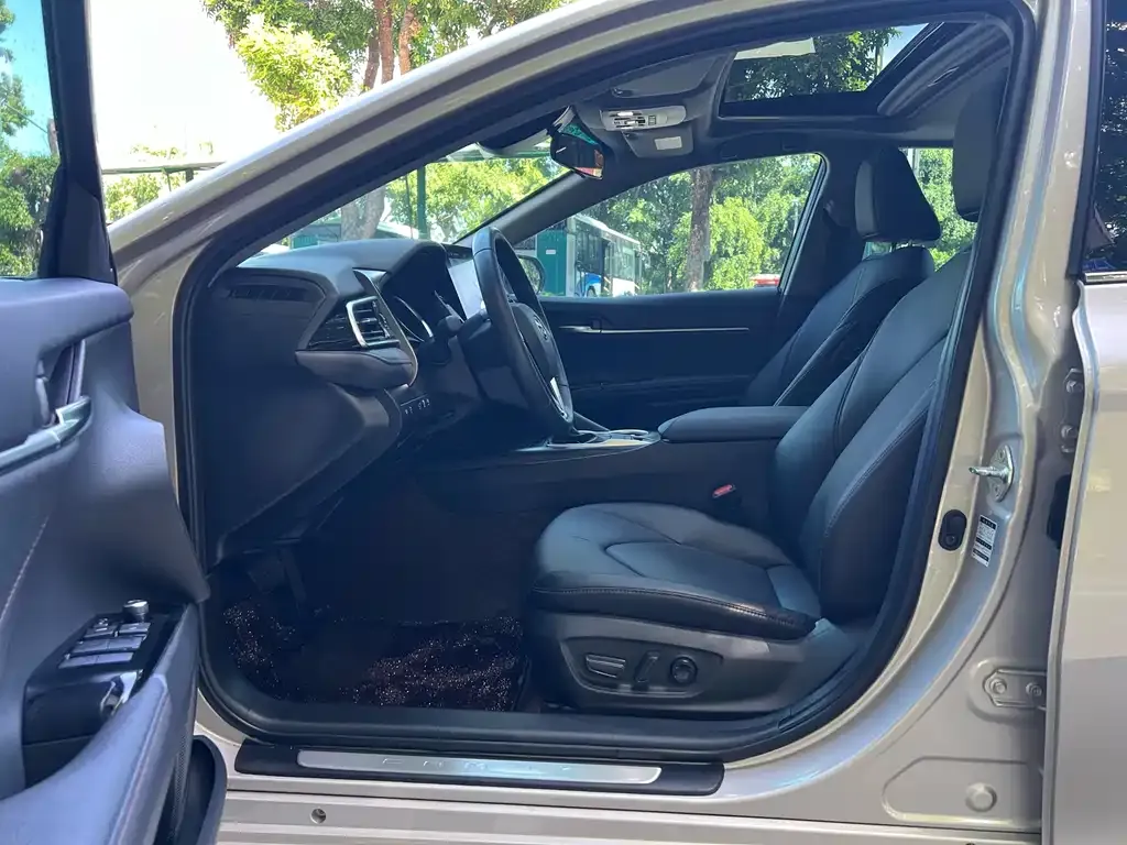 Toyota Camry 2023 из CN, фото 4