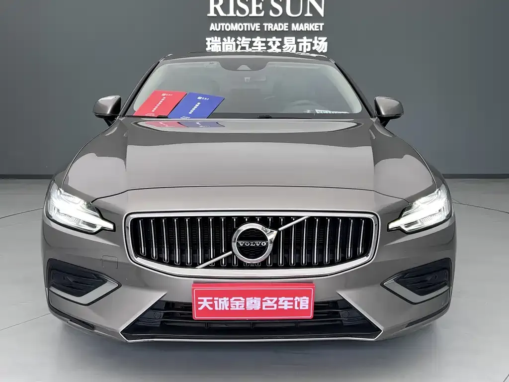 Volvo S60 2021 из CN, фото 2
