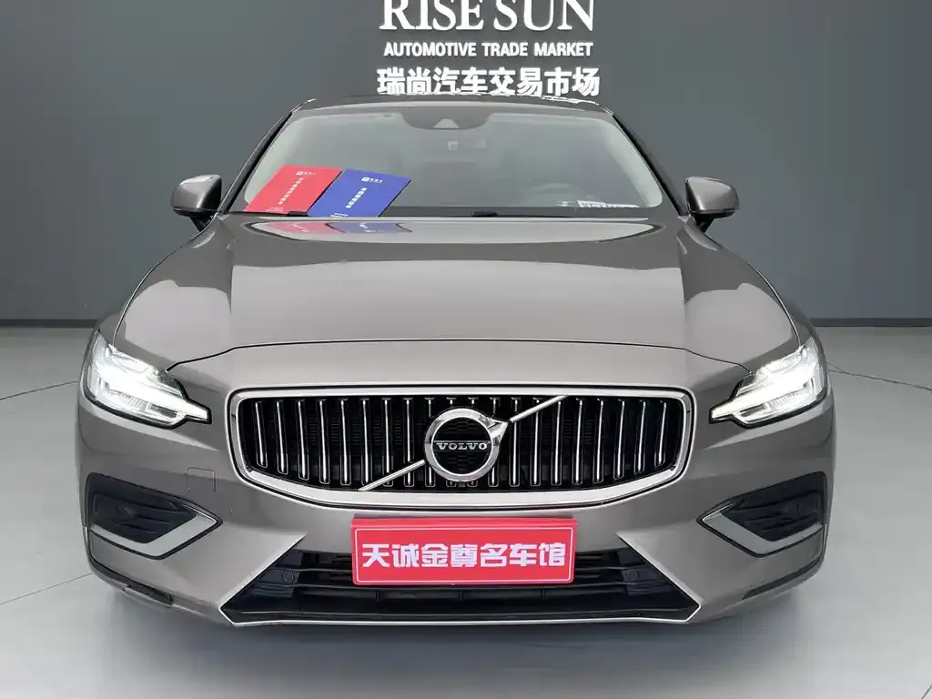 Volvo S60 2021 из CN, фото 5