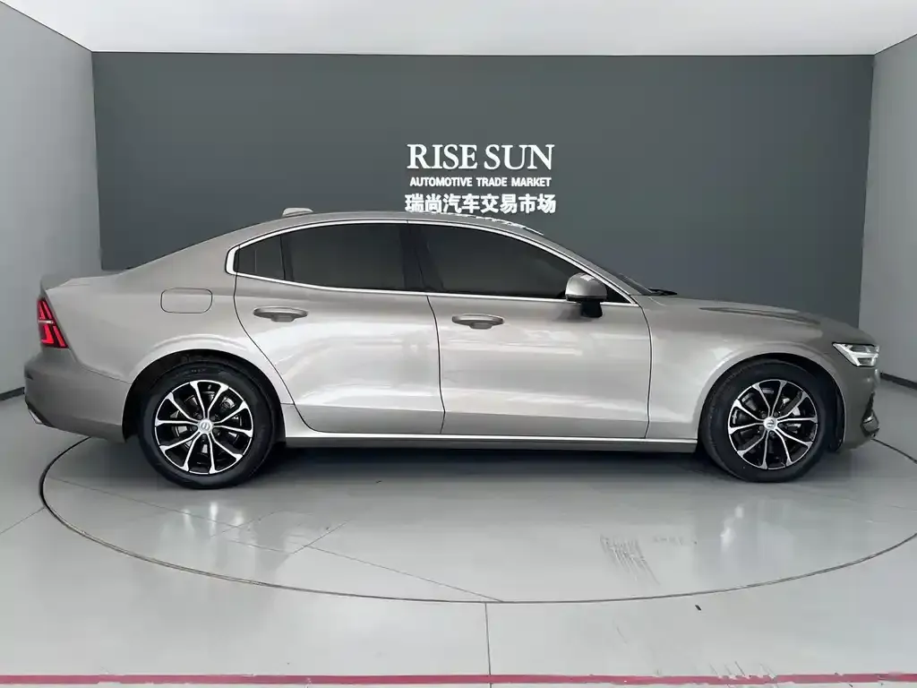 Volvo S60 2021 из CN, фото 6