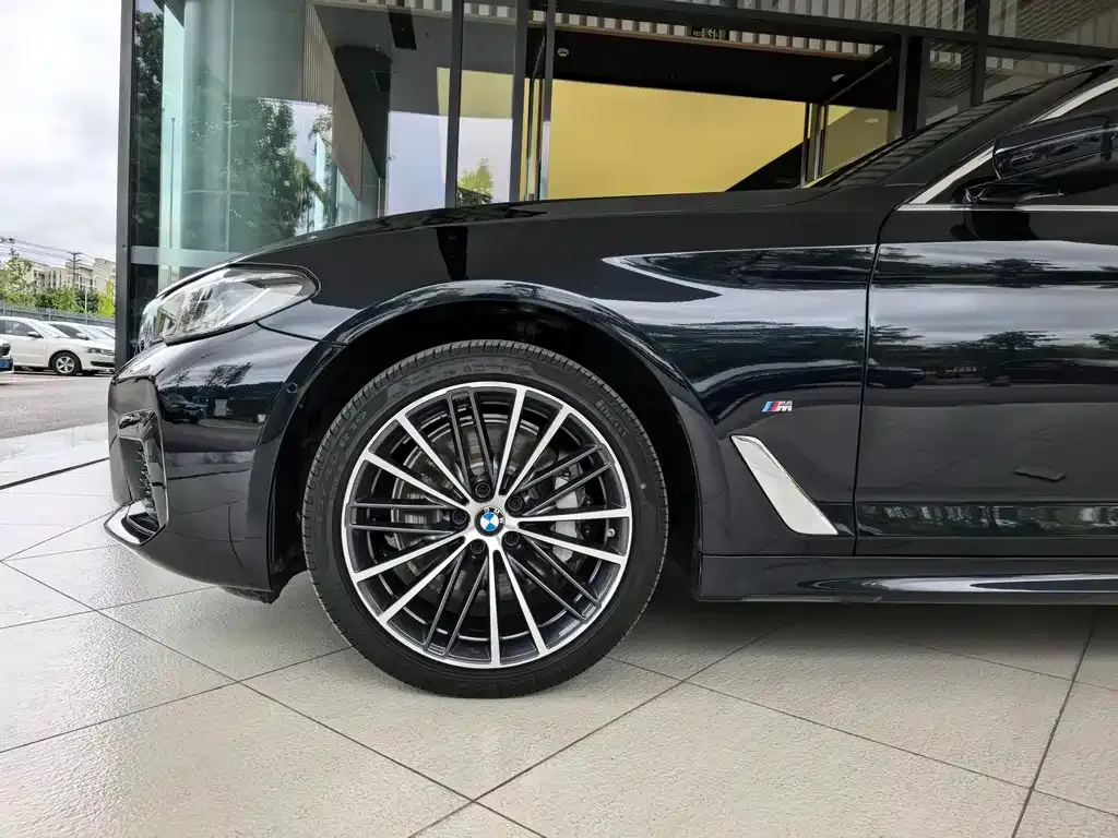 BMW 5 Series 2023 из CN, фото 3