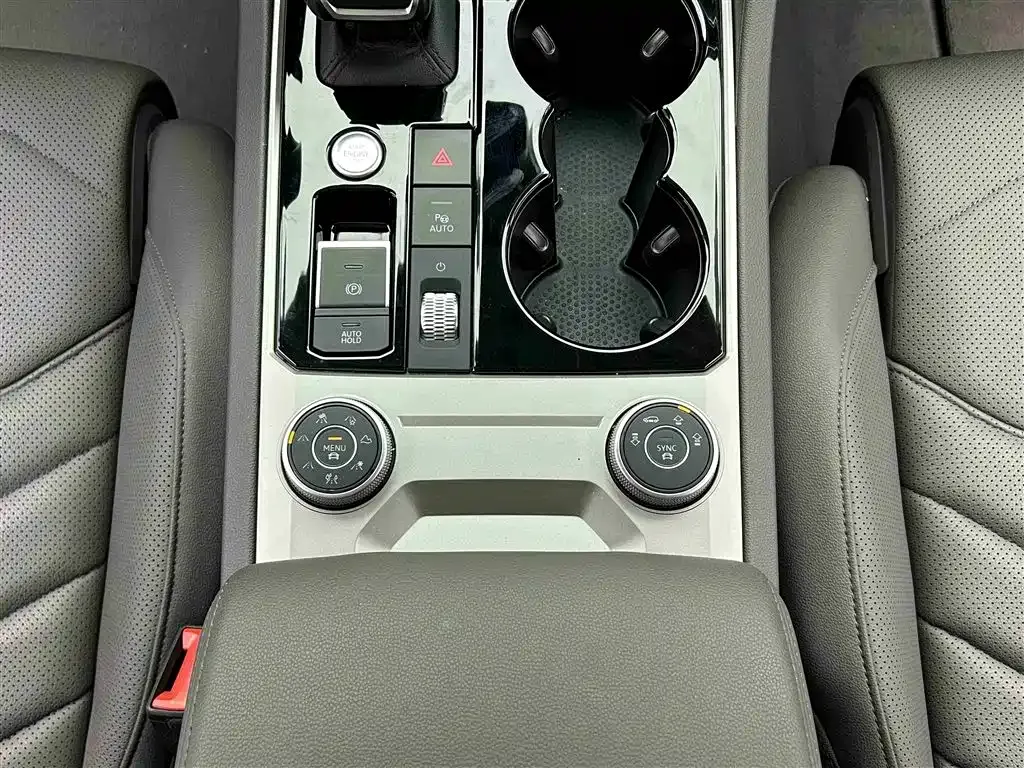 Volkswagen Touareg 2024 из CN, фото 10