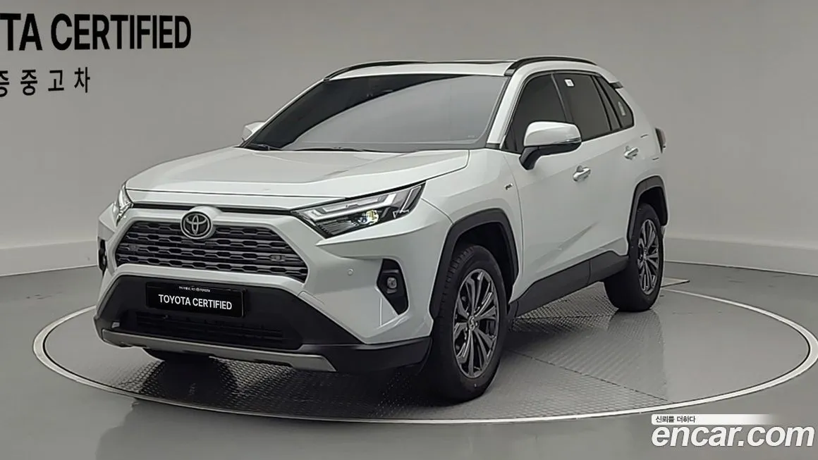 Toyota RAV4 — фото 1