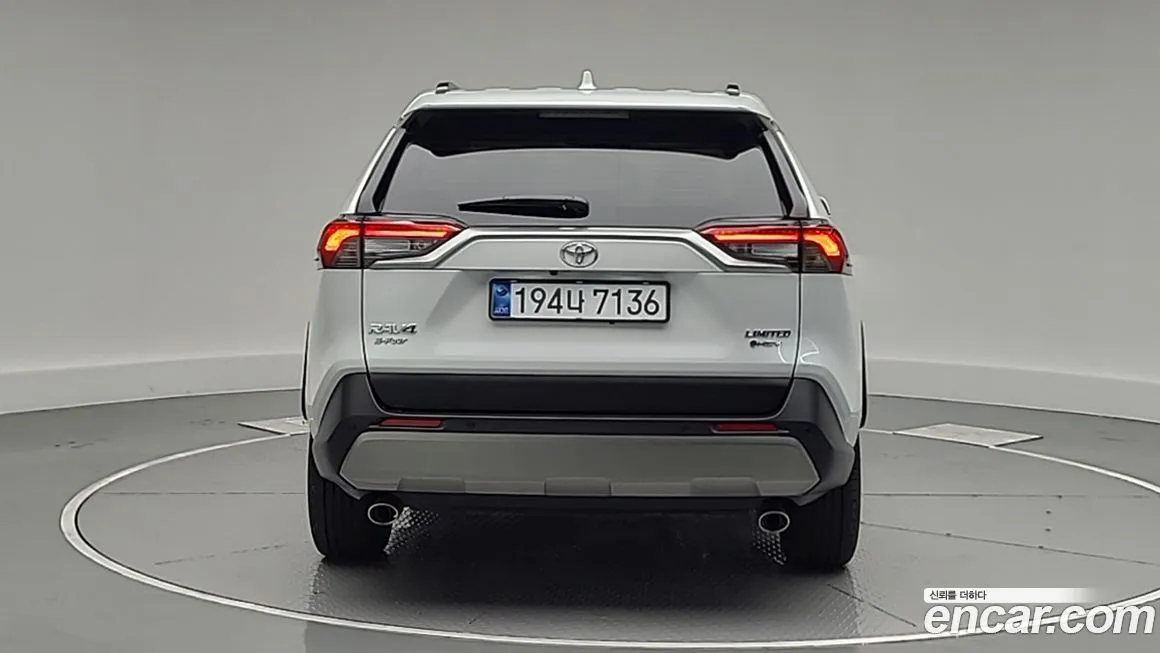 Toyota RAV4 — фото 4