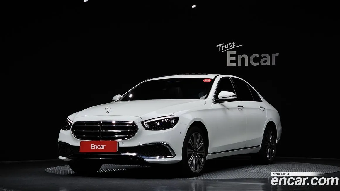 Mercedes-Benz E-Class — фото 1