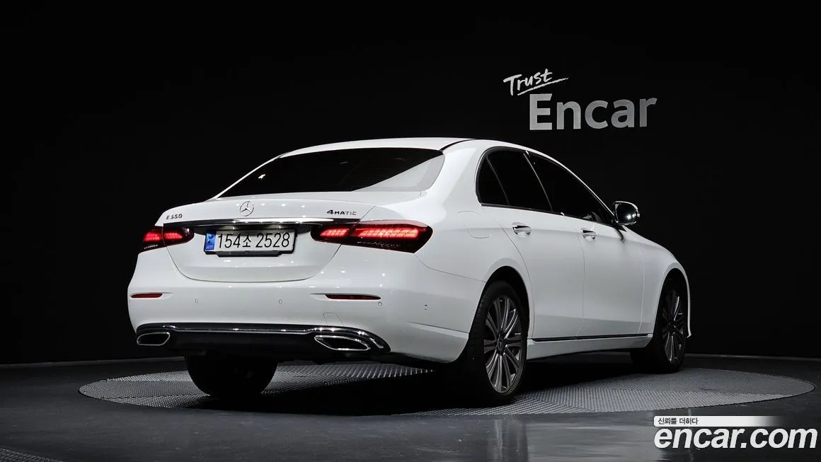 Mercedes-Benz E-Class — фото 2