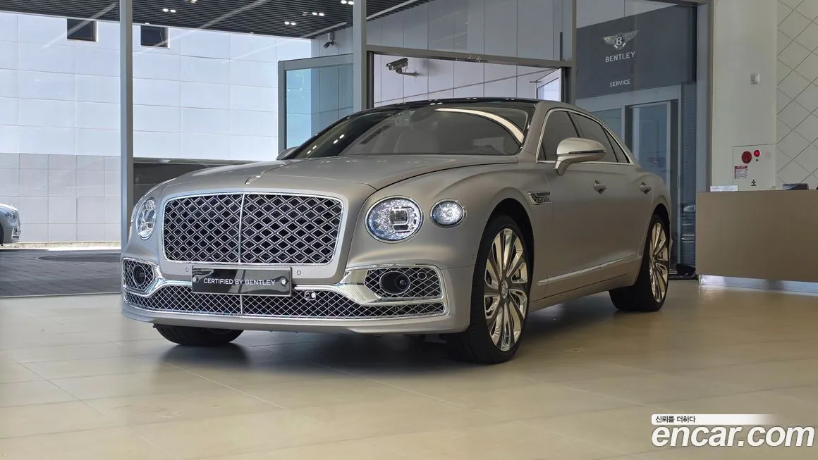 Bentley Flying Spur — фото 1