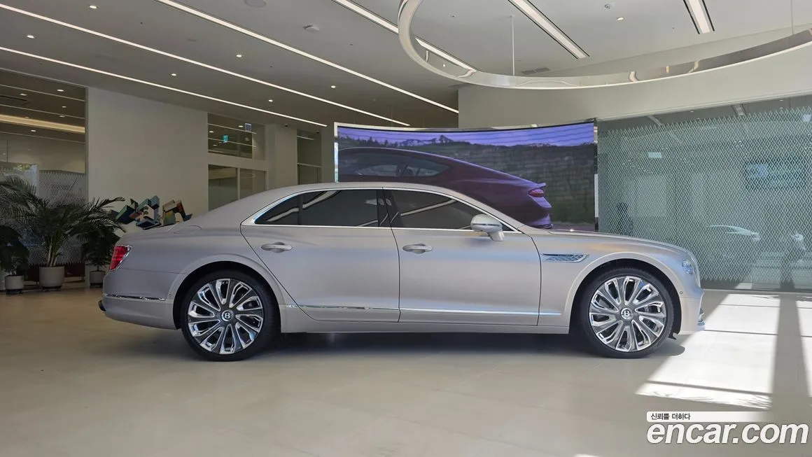 Bentley Flying Spur — фото 3