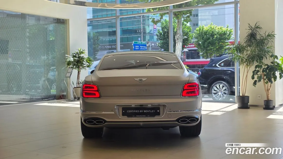 Bentley Flying Spur — фото 4