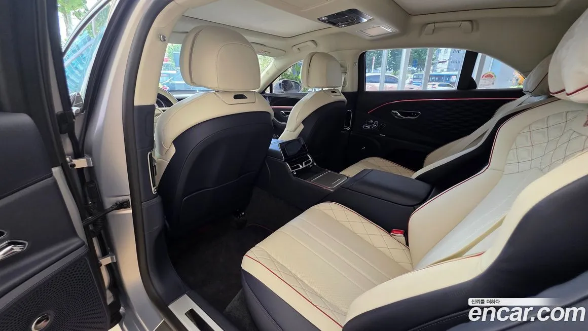 Bentley Flying Spur — фото 6