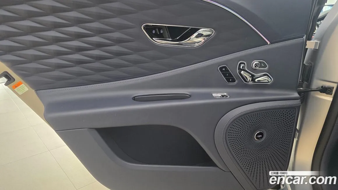 Bentley Flying Spur — фото 8