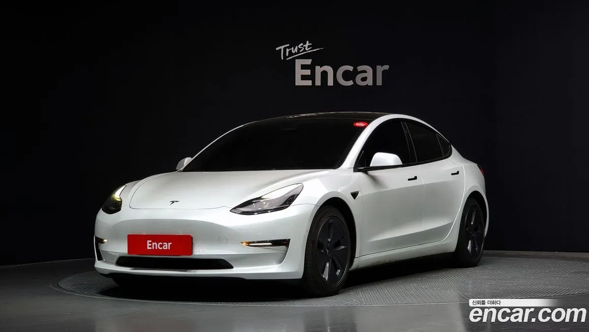 Tesla Model 3 — фото 1
