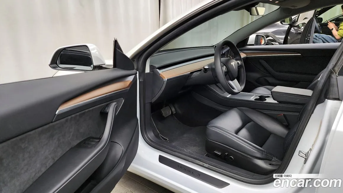 Tesla Model 3 — фото 10
