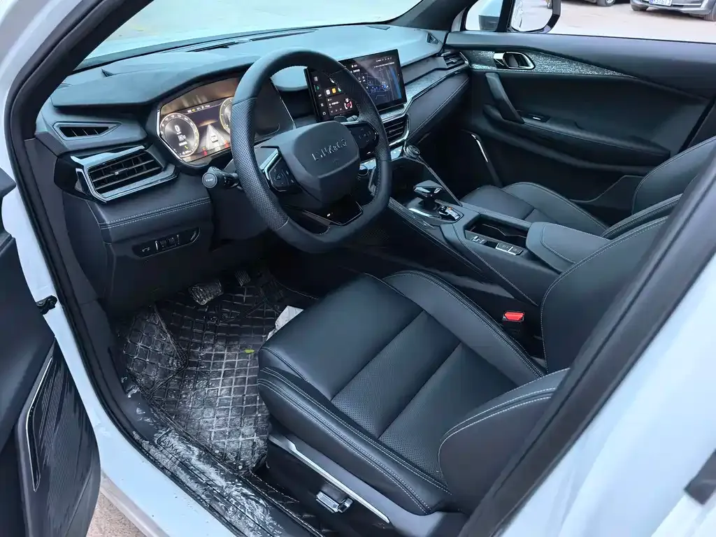 Lynk & Co 06 2023 из CN, фото 4