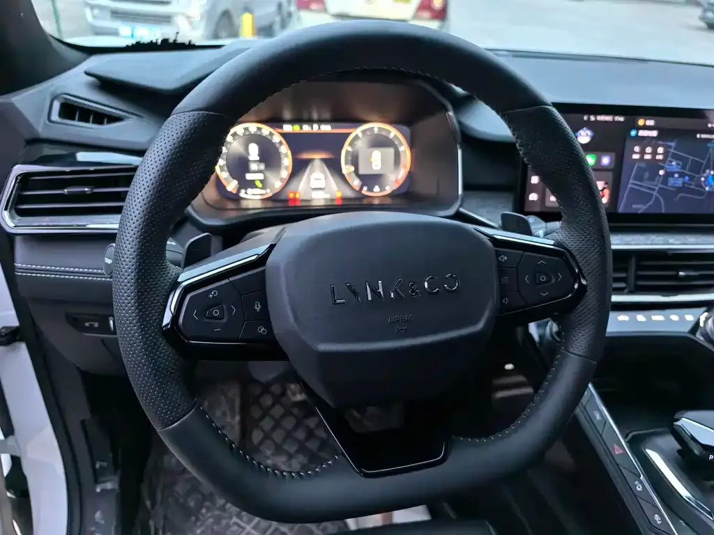 Lynk & Co 06 2023 из CN, фото 5