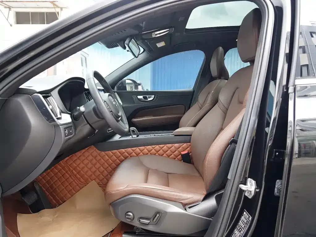 Volvo XC60 2021 из CN, фото 4
