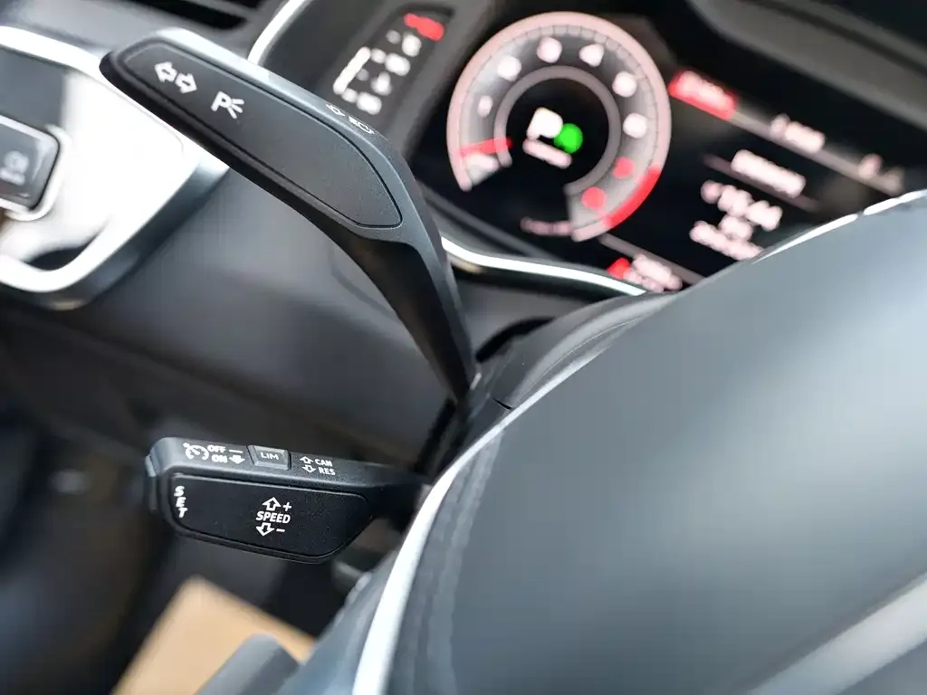 Audi A6L 2024 из CN, фото 10