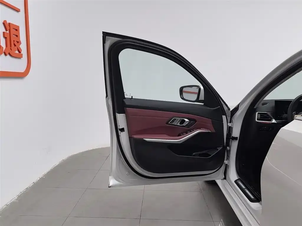 BMW 3 Series 2023 из CN, фото 8