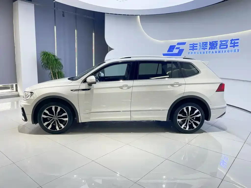 Volkswagen Tiguan L 2021 из CN, фото 3