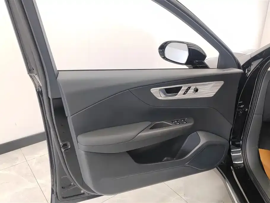 Hongqi E-QM5 2024 из CN, фото 7